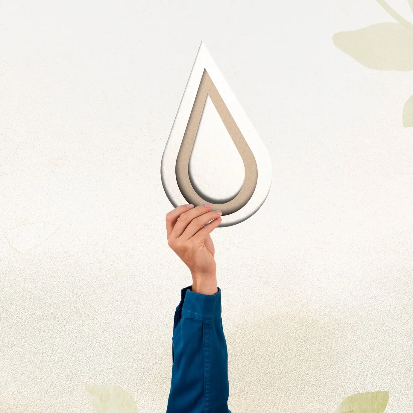 Mano que presenta un remix del entorno de conservación del agua